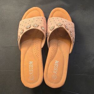 BRAND NEW KECOM WOMEN's FLORAL STUDDED DESIGN DETAIL SLIDE WEDGE SANDAL